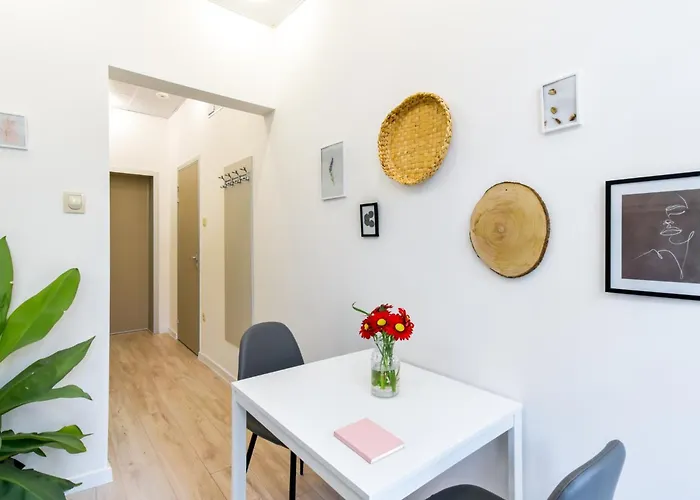 Duplex Condo Prime Location 2Bth 2 Studios