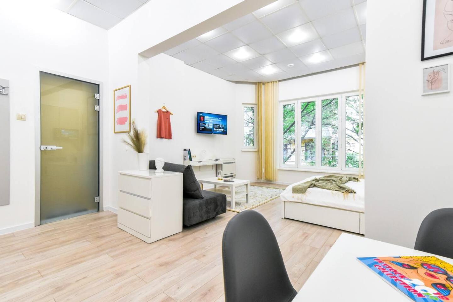 Duplex Prime Location 2bth 2 *