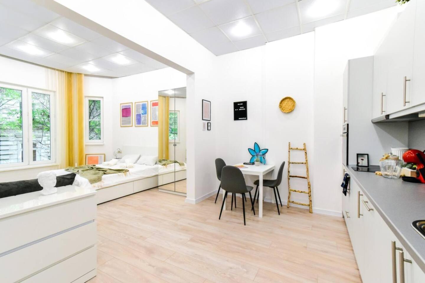Duplex Prime Location 2bth 2