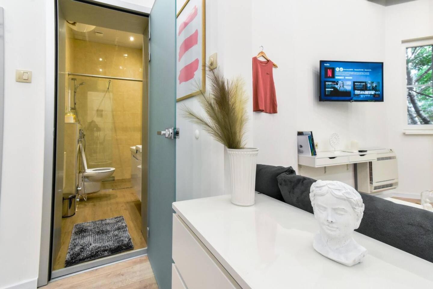 Apartment Duplex Prime Location 2bth 2 *