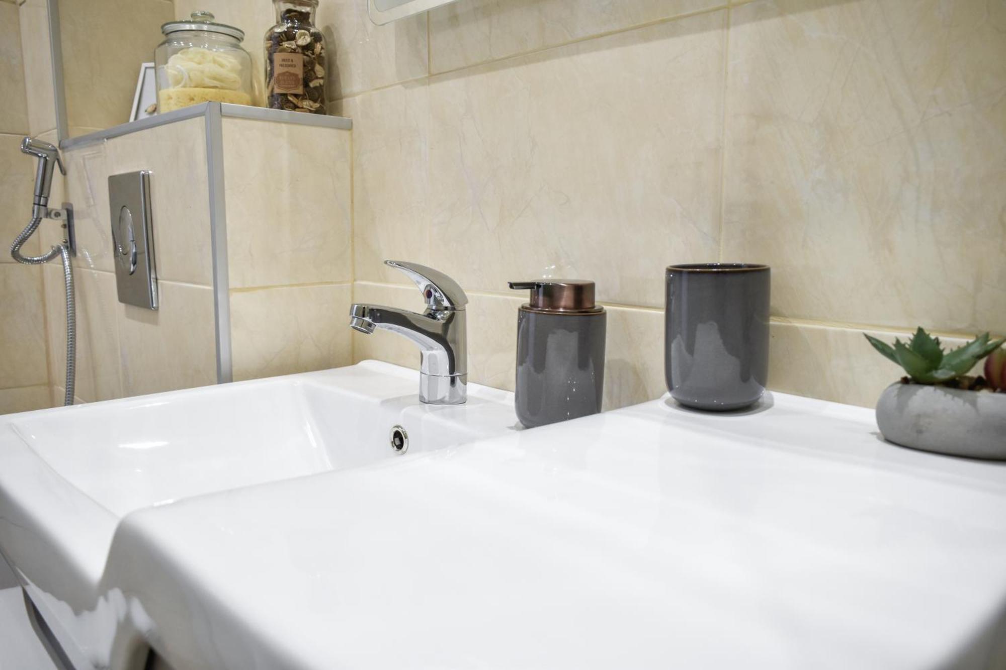 Duplex Prime Location 2bth 2