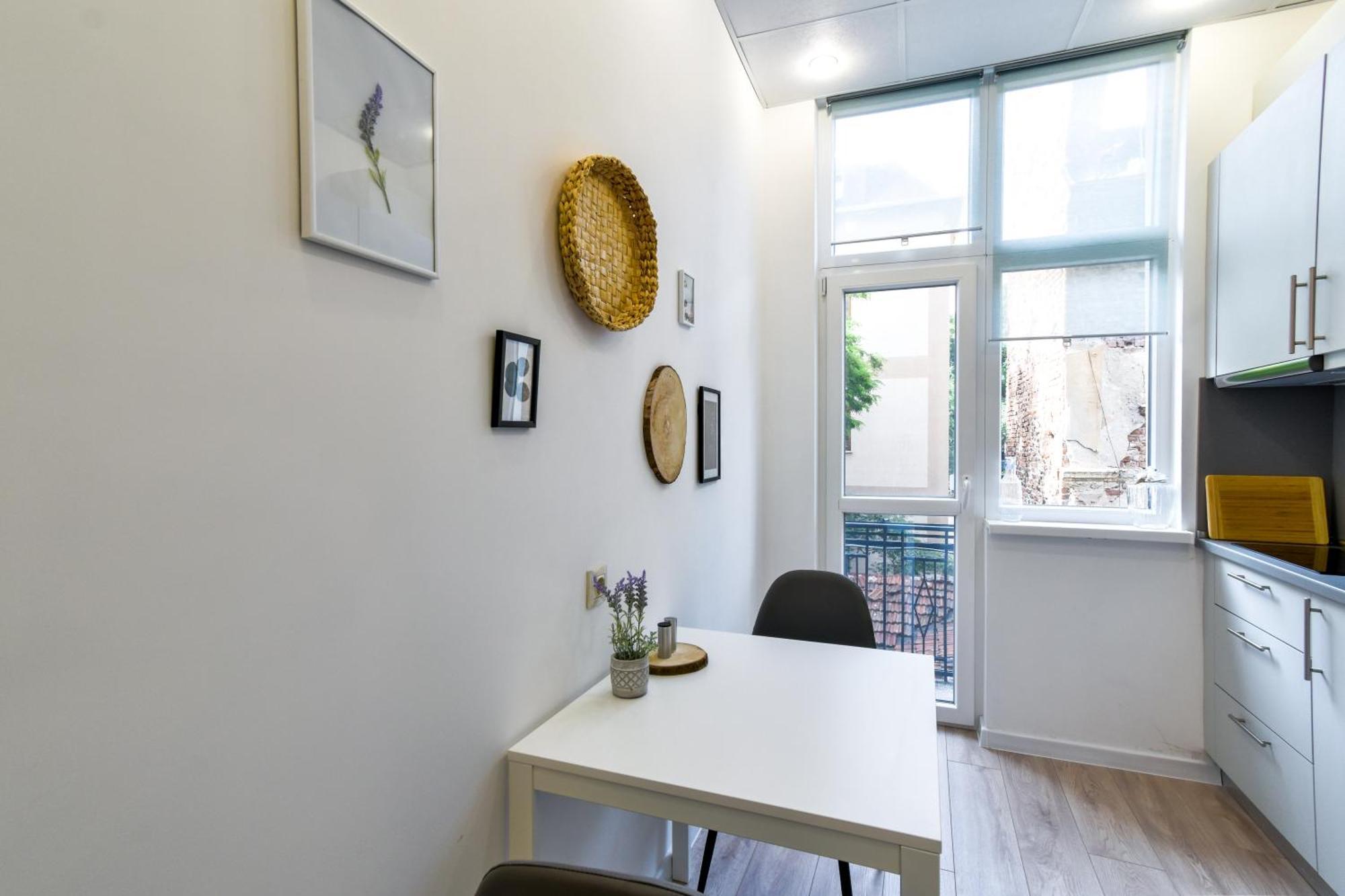 Apartment Duplex Prime Location 2bth 2